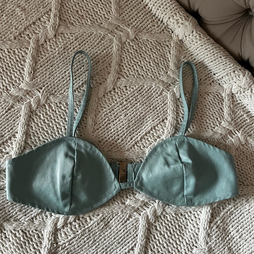 Elegant Women's Light Blue Bra